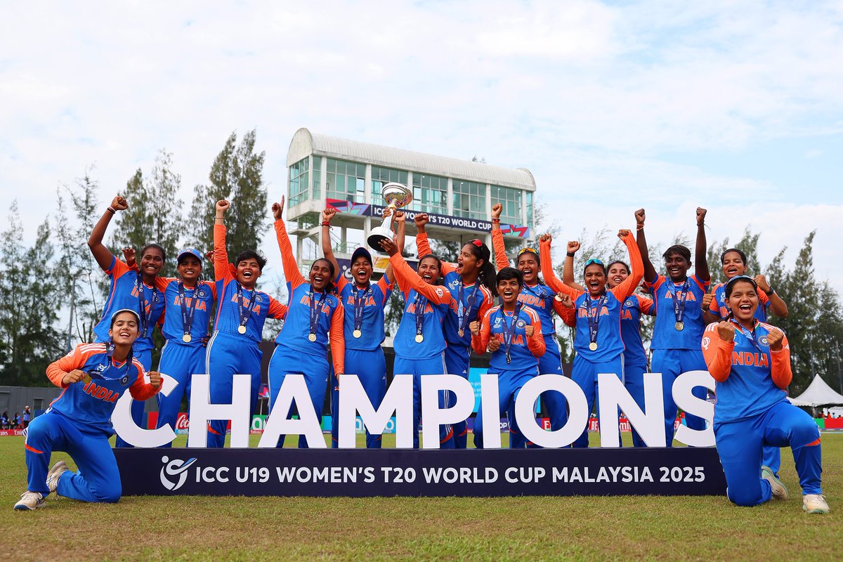 Victory written in blue! 💙🇮🇳

#TATAWPL #GujaratGiants #U19WorldCup #TeamIndia #SAvIND
[📸: ICC]