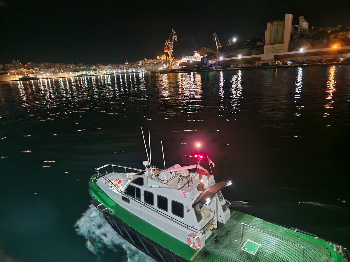 #Foxtrot Engaged in night Pilotage duties at #VallettaPort