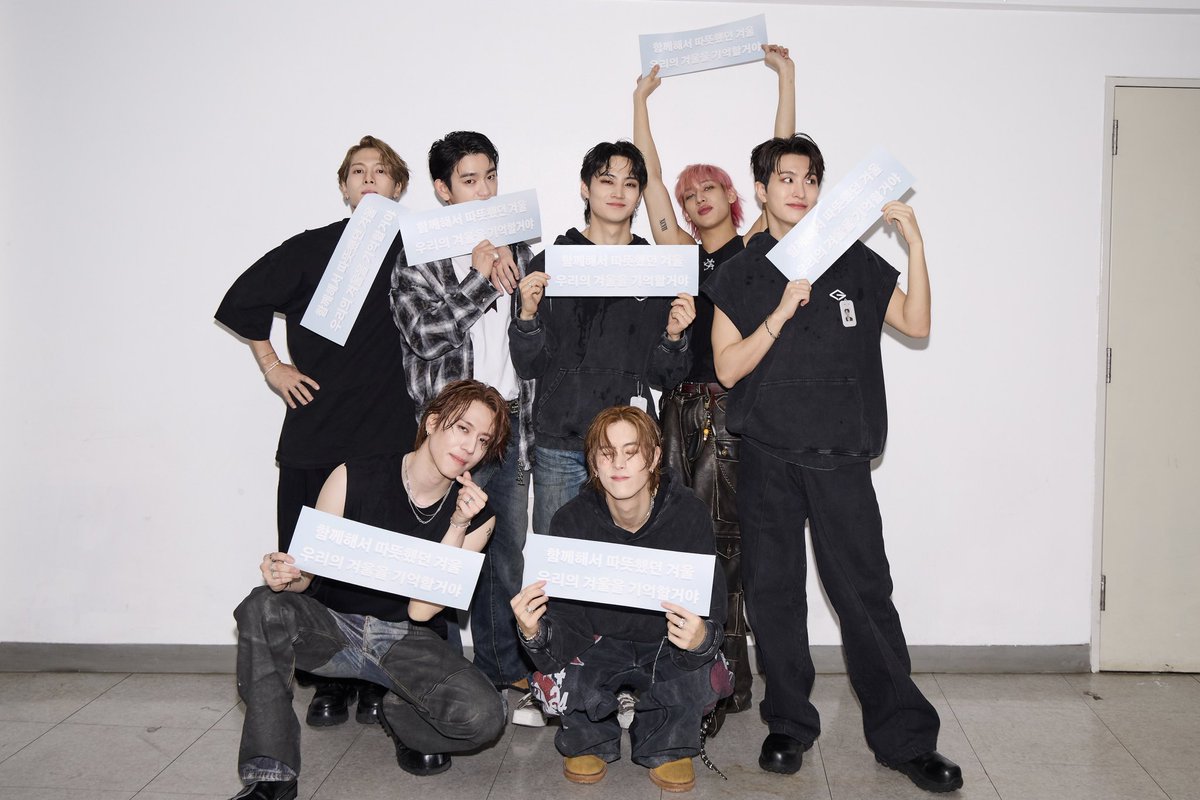 nymtbb's tweet photo. ขอบคุณที่เดบิวต์มาเป็น Got7 ผ่านพ้นทุกอย่างมาเพื่อมาเป็น Got7 ที่แข็งแกร่งอย่างทุกวันนี้ ไม่รู้จะต้องอธิบายความรู้สึกของตัวเองอย่างไรที่ได้มาเป็นแฟนคลับของพวกเธอ แต่รักที่สุดนะคะ 💚
#MarkTuan #JAEB #JacksonWang
#JINYOING #YOUNGJAE
#YUGYEOM #BamBam
#GOT7_NESTFEST_Day3 https://t.co/pQtBfwZ4qZ