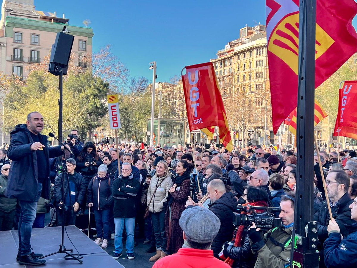 ccoo_fsc_cat's tweet photo. No és admissible que es jugui amb els drets socials de la ciutadania, als polítics de dretes que bloquegen lleis de protecció social al congrés dels diputats els hi diem ben clar que no ho permetrem!
#SonDretsNoUnJoc https://t.co/hYe6k79dxo