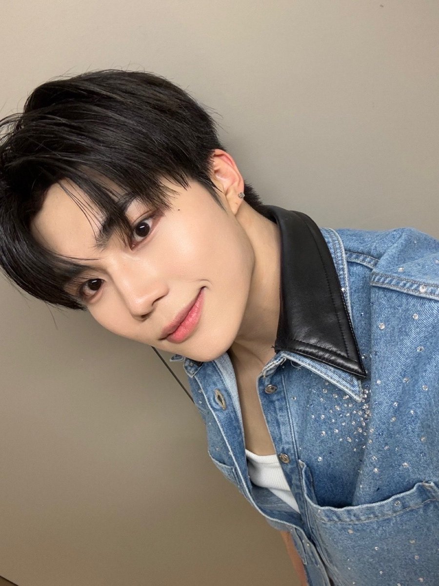 13z_10's tweet photo. [310125] plus chat 💬

🧸: 입술의 빈부가 느껴진다

#PARKGUNWOOK #박건욱
#ZEROBASEONE #ZB1 #제로베이스원 https://t.co/VBOSPIQnLM