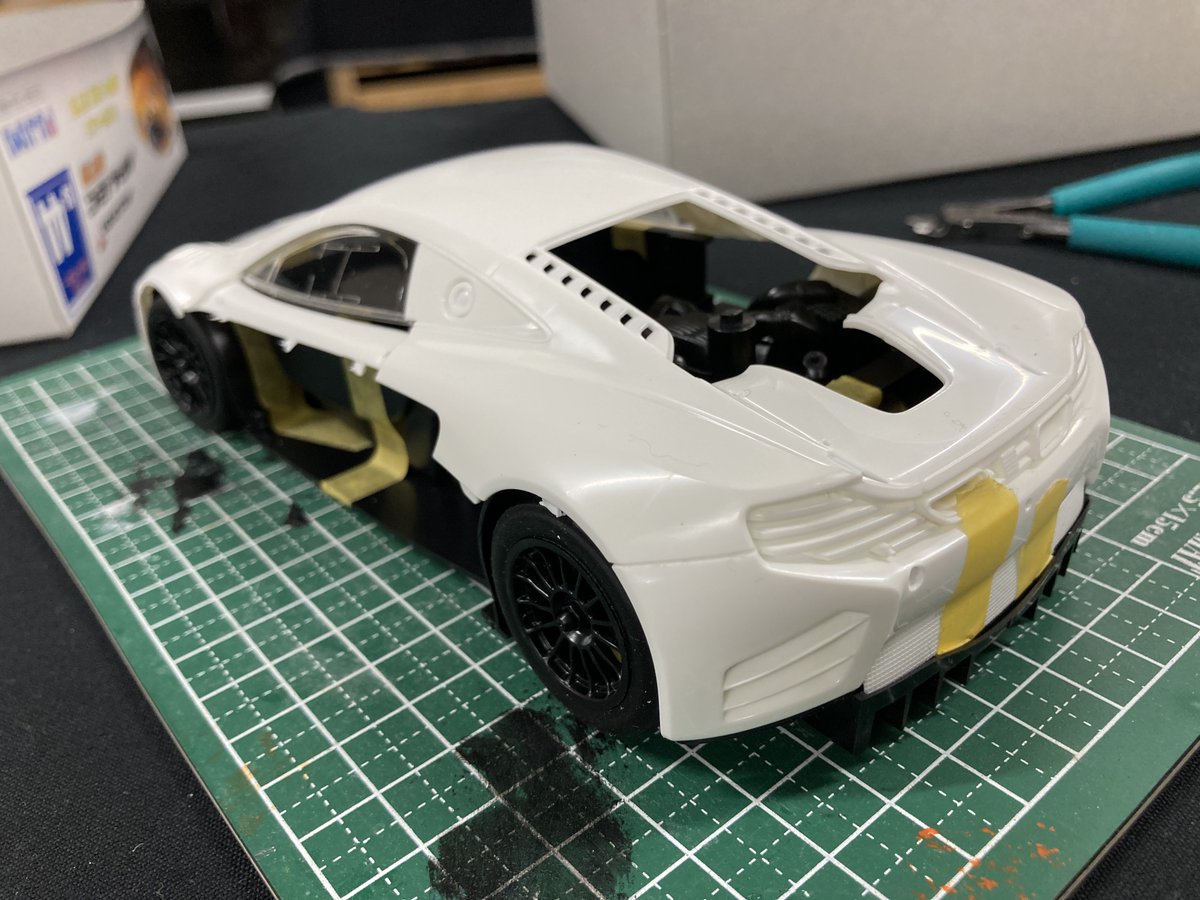 extencho's tweet photo. 雑に仮組み中だがすでにカッコ良すぎるんだが?
#MP412C
#フジミ https://t.co/mWzsTcCvVs