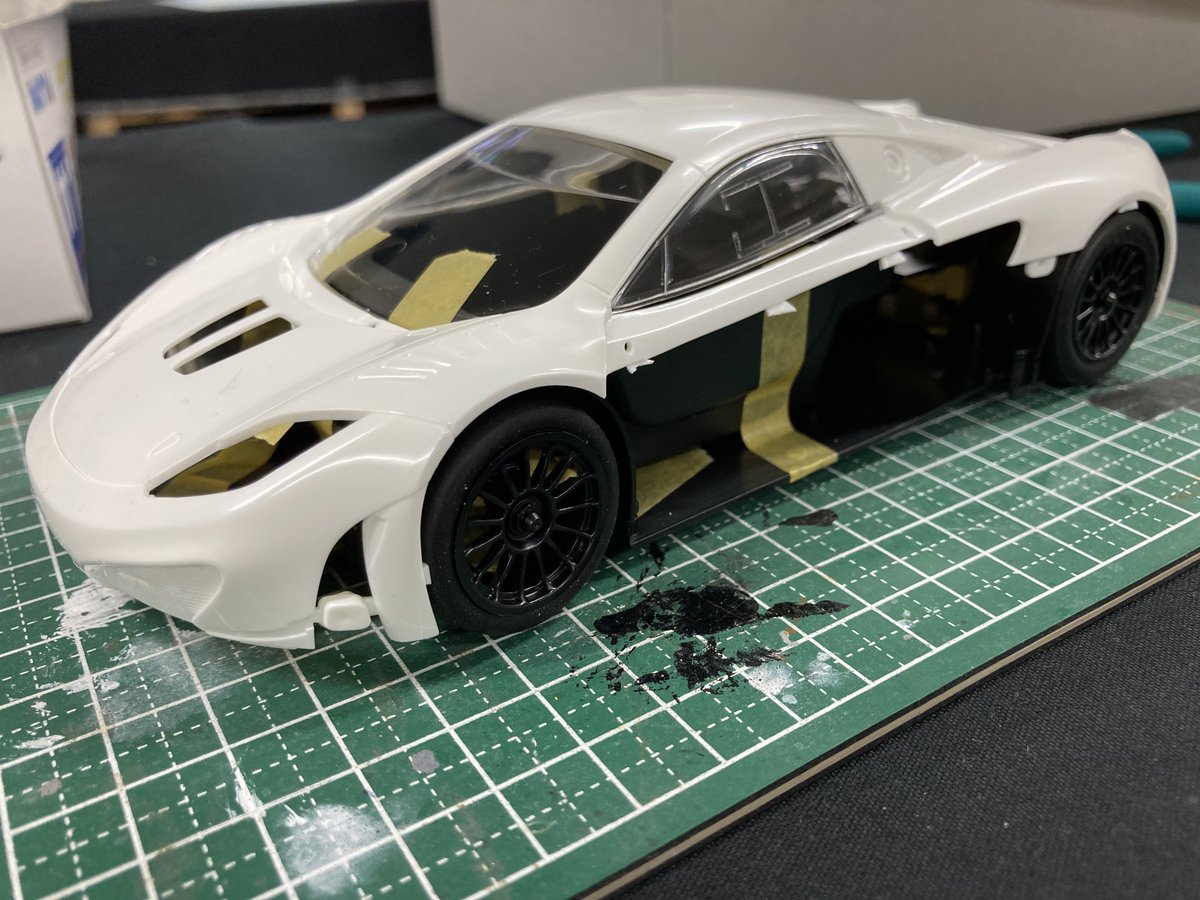 extencho's tweet photo. 雑に仮組み中だがすでにカッコ良すぎるんだが?
#MP412C
#フジミ https://t.co/mWzsTcCvVs
