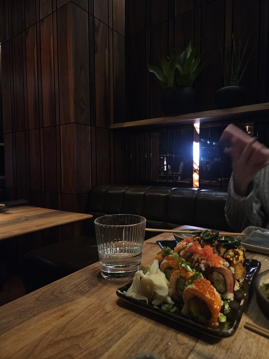 i'm looking for a video editor

retweet + like this post 

then DM me 'editor' for the link to the application form