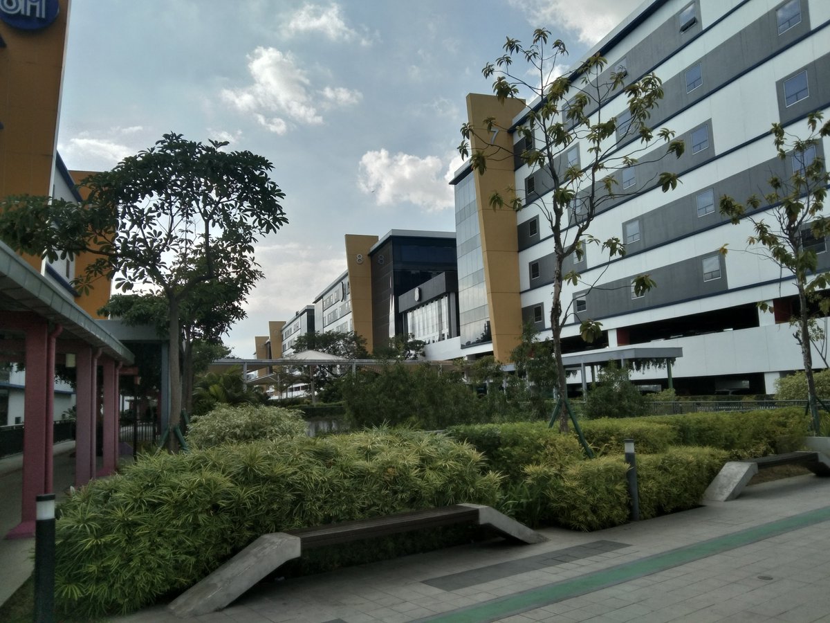 JONH0629's tweet photo. Kasamang tumambay?
#SMclark
#Skyline
#alterpampanga
#LGBT
#Top https://t.co/Egyj9CLz6c