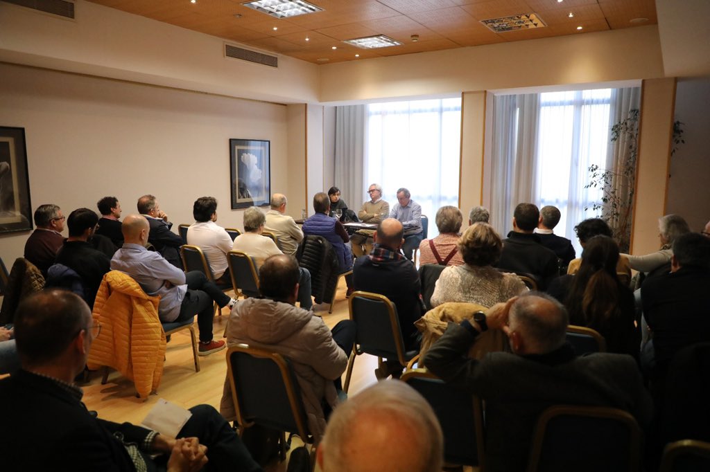 🟠 Ayer el secretario general <a href="/CPerezNievas/">Carlos Pérez-Nievas</a> estuvo en Valladolid junto a militantes y simpatizantes.

💪🏼 Estamos preparados para cualquier escenario electoral, defendiendo una política útil, moderna y decente frente a los extremos y los pactos de siempre.
