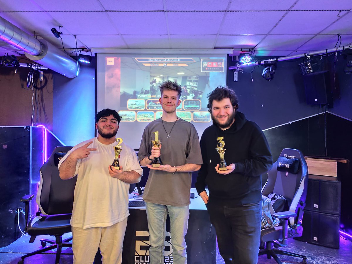 Danke an alle, die UNITED MAYHEM 3 gestern zu einem grandiosen Event gemacht haben!
🔥 Spannende Matches, geile Stimmung! 🎉

Glückwunsch an alle Teilnehmenden zur starken Leistung, besonders an unsere Top 3 🏆:
🥇 <a href="/PacSlashSSBU/">Pac-Slash</a> 
🥈 <a href="/KatanaSSBU/">KRYP | Katana</a> 
🥉 <a href="/YakumoSSB/">❄️CGN | Yakumo❄️</a>