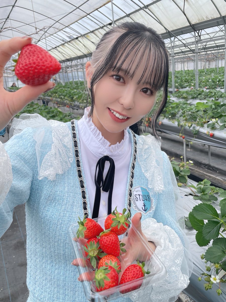 Mahina_tksm's tweet photo. 25歳になりました！💐
今年はラジオのお仕事！
選抜に入ること！お酒のお仕事すること！
を目標に１年頑張ります☺️全部叶えます(言霊)

今年も応援宜しくお願いします。
みんなに笑顔になってもらえるように
もっと頑張るね！ ☺︎

#STU48 #谷口茉妃菜 https://t.co/ErDMmbzEY9