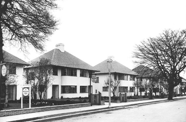 History🇬🇧1930s.

Edgware, London.

Metroland Modernism In The 'Burbs.