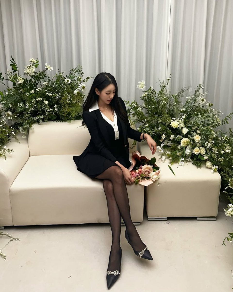 annaliqwer's tweet photo. 来参加个婚礼 #母狗 #反差婊  #淫荡 #肉便器 #羞辱 #反差 #黑丝 #丝袜 #pantyhose https://t.co/DrtS9zrBN0