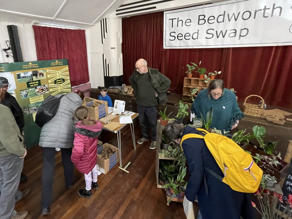 HeaEngOrgGrp's tweet photo. Brilliant day at @BedworthSeed Swap.  👏👏👏 Leigh, Brian their helpers and the growers of North Warwickshire who called by! https://t.co/mgf7r0ZAkz
