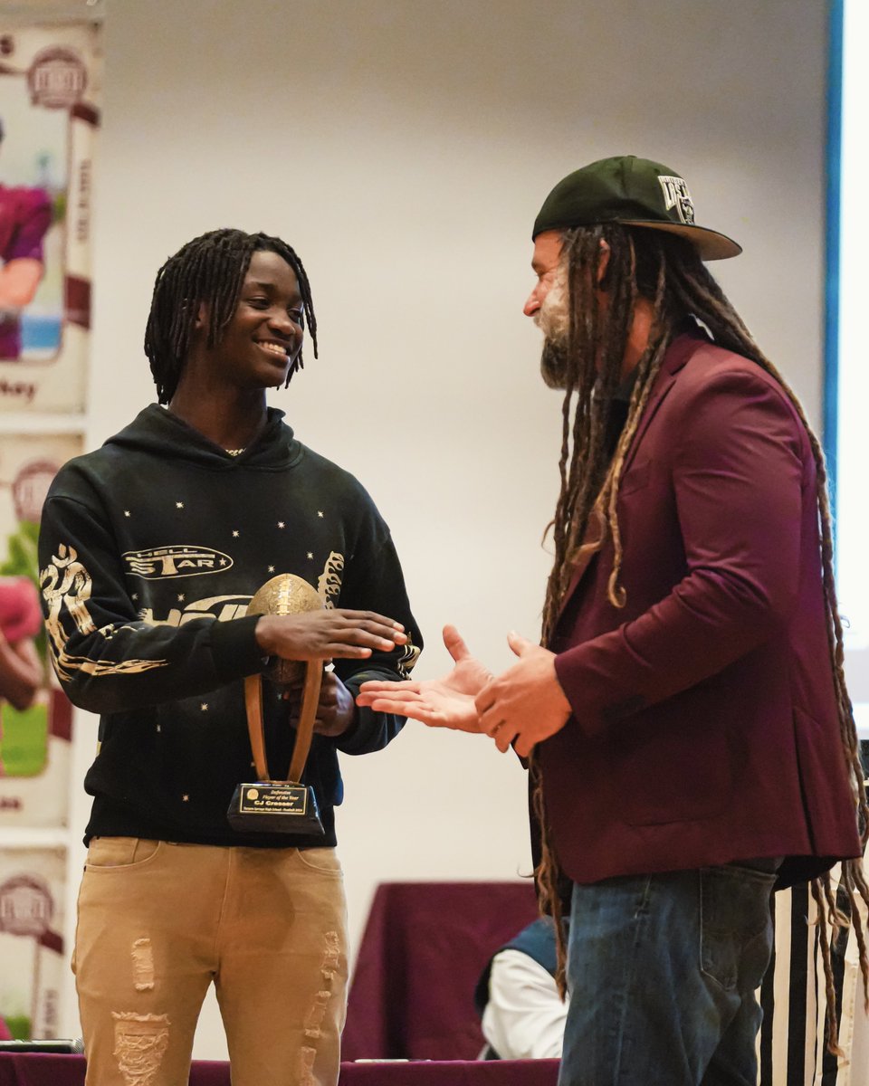 tshs_football_'s tweet image. A huge thank you to everyone who made not only this night special, but this entire season special. There is a reason this team is going on 100 years strong, and it’s because of this community. ❤️

#TarponPride #Spongers100 #TarponStrong