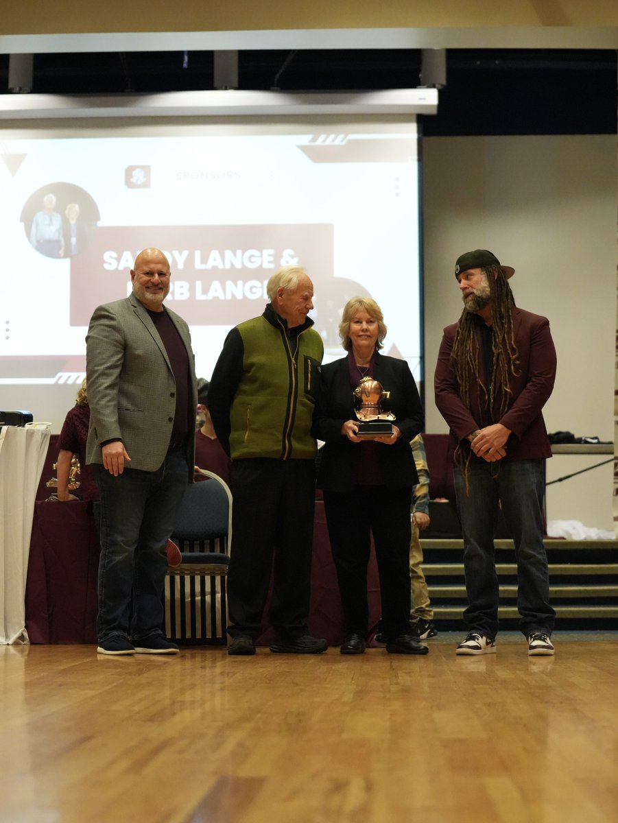 tshs_football_'s tweet image. A huge thank you to everyone who made not only this night special, but this entire season special. There is a reason this team is going on 100 years strong, and it’s because of this community. ❤️

#TarponPride #Spongers100 #TarponStrong