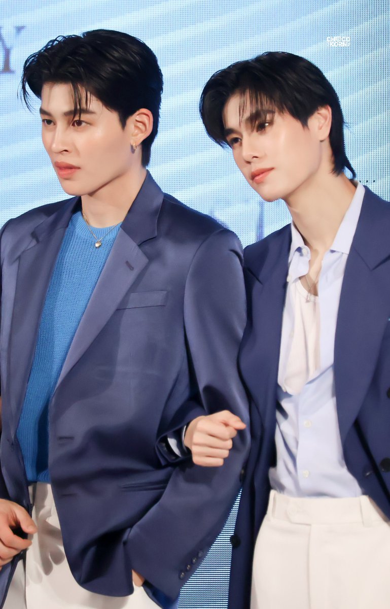 this pict got me something 😭😭😭😭😭