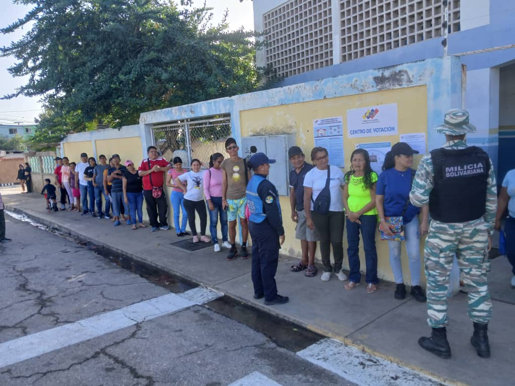 #EnFotos📷| Con gran entusiasmo y compromiso, el pueblo del municipio Antolín del Campo del estado Nueva Esparta participa en la primera Consulta Nacional Comunal 2025🗳. 
¡Participa y haz que tu voz sea escuchada!🇻🇪