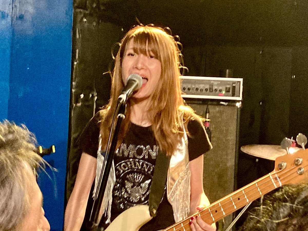 760Mugitar's tweet image. レッツゴーズ新ドラマー加入と
難波mele14周年記念のおめでたいライブへ。

新加入のドラマー
アメチスパークルさん（ex.THE TOMBOYS）
小さな体にテクニカルでパワフルなドラミング
あと、手数スゲ〜😁

#レッツゴーズ　#LETSGOS #難波mele