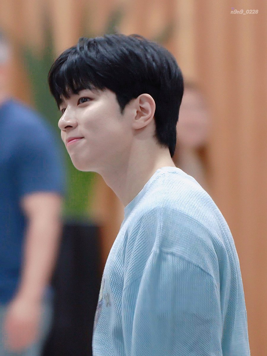 말 정말 디지게 안 들을 거 같은 왕큰 강아지혚이랑 주인쾌,,,, 너무너무 귀엽다,,,🥹
