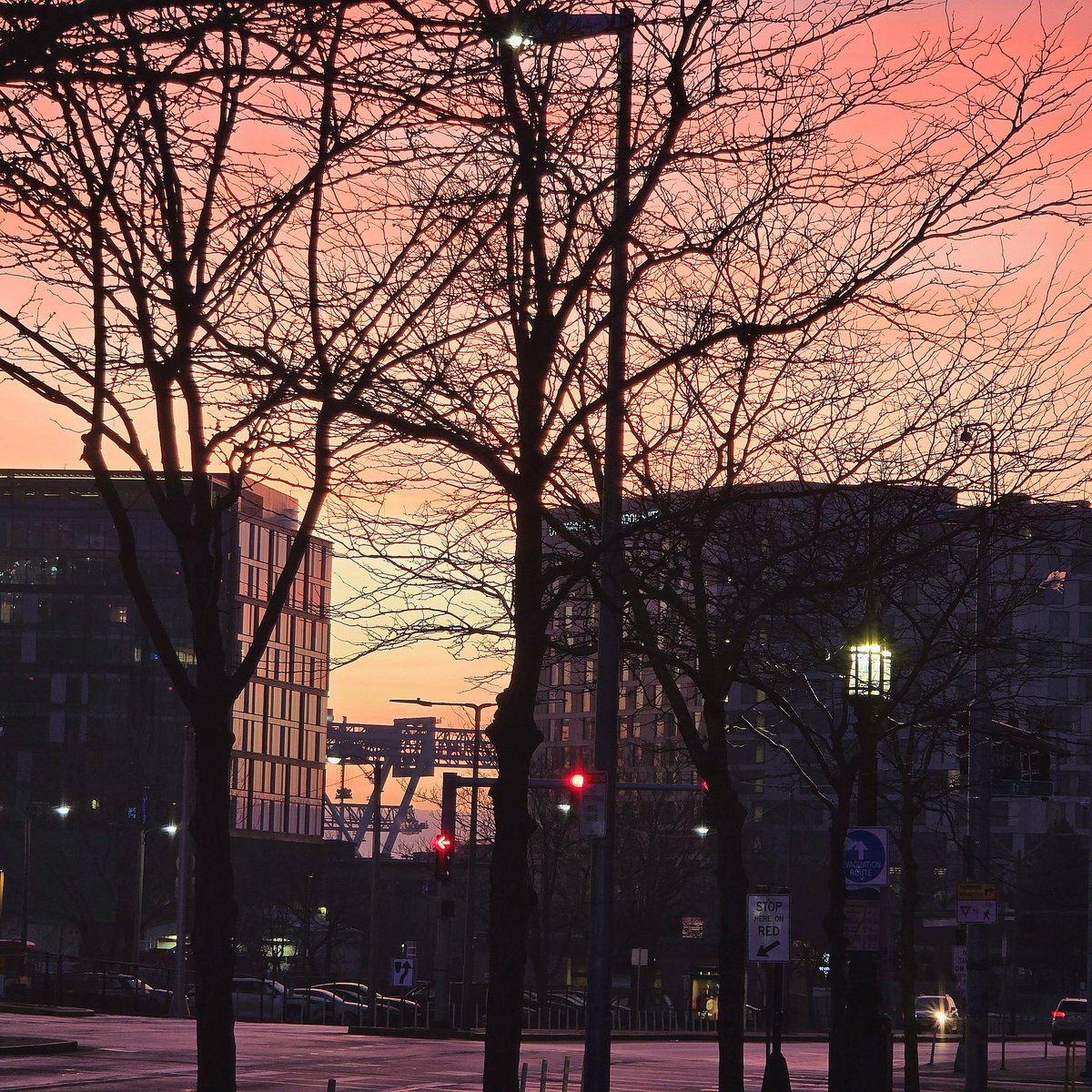 Someone said that the sunset at ANE was really beautiful. I took a photo 😁