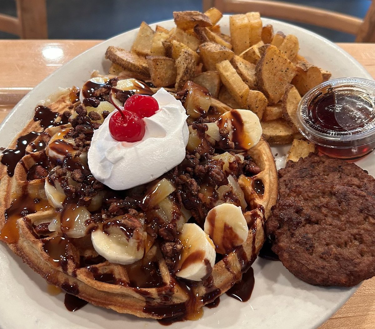 Today's Brunch Special is the Banana split waffle. Bananas, pineapples, chocolate, caramel, candied pecans, whipped cream and a cherry. Served with home fries and your choice of sausage, bacon, or veggie sausage.
Available til 2:30pm.