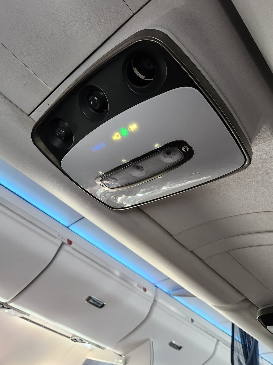 DTrem3's tweet photo. @delta sitting in 12F on flight 926 from dca with a broken air vent. Please tell maintenance.  Was unable to adjust in a hot plane. https://t.co/NBGIEmizIq