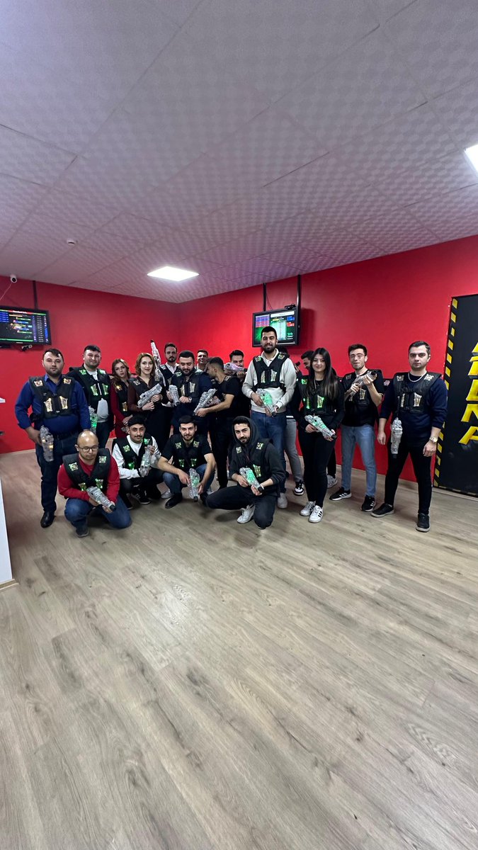 İlçe Gençlik Kolları Başkanımız Sn Yaşar Kıygı ve teşkilat mensuplarımızla beraber Lazer Game etkinliğimizi gerçekleştirdik.