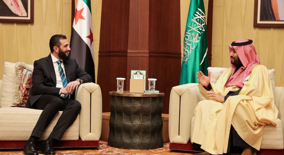 أتقدم بالشكر الجزيل لأخي سمو ولي العهد الأمير محمد بن سلمان على حفاوة الاستقبال والاستضافة. 
أجرينا اليوم اجتماع مطولا لمسنا وسمعنا من خلاله، رغبة حقيقية لدعم سوريا في بناء مستقبلها، وحرصا على دعمِ  إرادة الشعبِ السوريَّ ووحدة وسلامة أراضيه.
#سوريا 
#أحمد_الشرع_في_المملكة