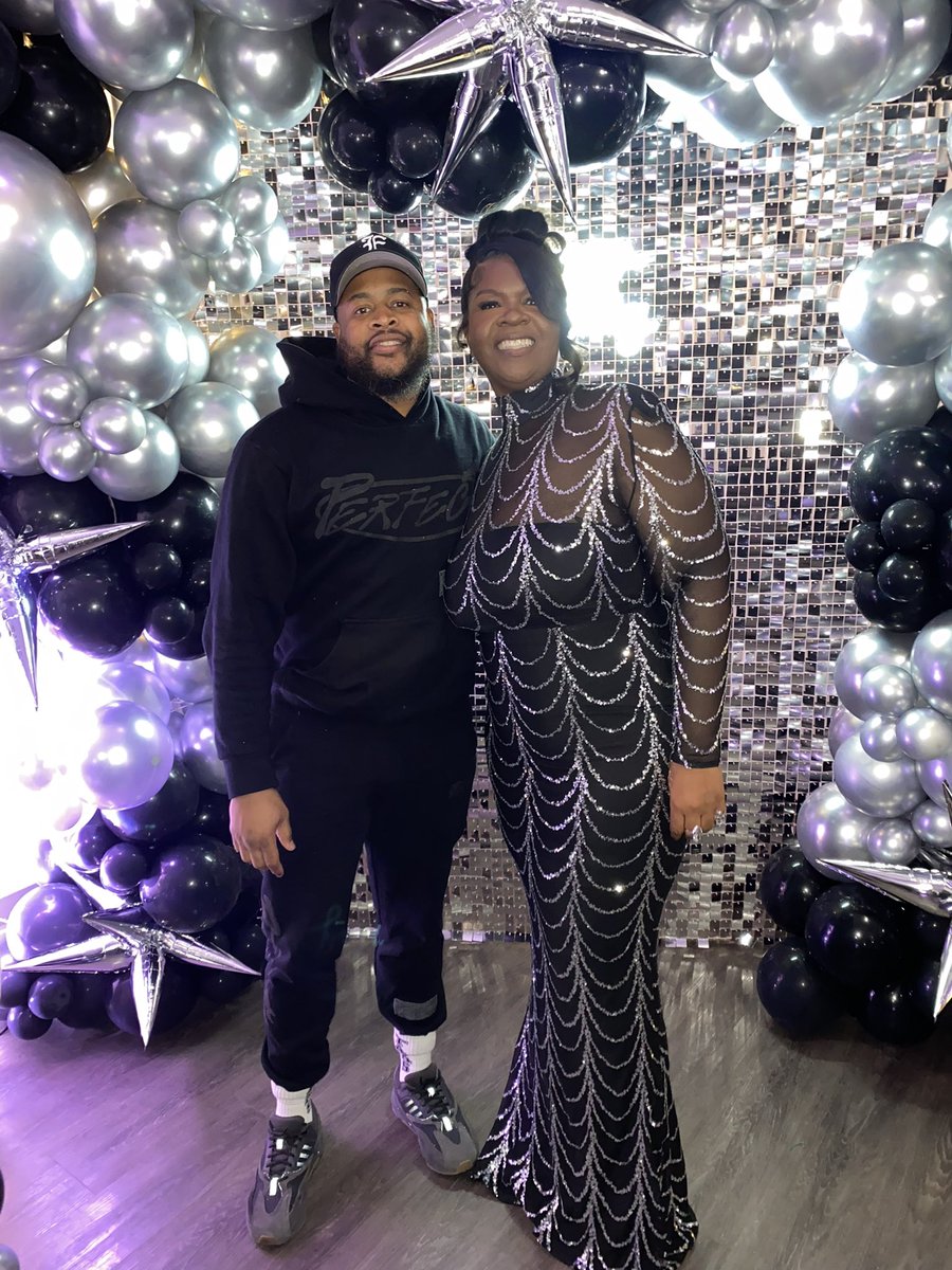 MARMAS0N's tweet image. Happy Birthday Sonya🖤🥂
Turf 🏪🤞🏾