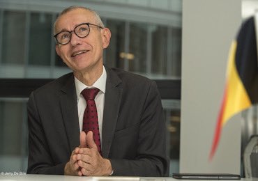 Le Spécialiste (@jds_sk) on Twitter photo Nouveau mandat de 4 ans pour Frank Vandenbroucke à la Santé lespecialiste.be/fr/actualites/… <a href="/absymtweets/">ABSyM-BVAS</a> <a href="/le_modes/">Le Monde des Spécialistes (CARTEL)</a> <a href="/drbejj/">Gilbert Bejjani</a> <a href="/Vclaes66/">Claes Vincent</a> <a href="/vliesante/">lievincent</a> <a href="/ladelegation_be/">La Délégation</a> <a href="/unessabe/">UNESSA asbl</a> <a href="/GIBBIS_asbl_vzw/">GIBBIS</a> <a href="/Santhea_be/">Santhea</a> <a href="/INAMI_RIZIV/">INAMI</a> Nouveau mandat de 4 ans pour Frank Vandenbroucke à la Santé lespecialiste.be/fr/actualites/… <a href="/absymtweets/">ABSyM-BVAS</a> <a href="/le_modes/">Le Monde des Spécialistes (CARTEL)</a> <a href="/drbejj/">Gilbert Bejjani</a> <a href="/Vclaes66/">Claes Vincent</a> <a href="/vliesante/">lievincent</a> <a href="/ladelegation_be/">La Délégation</a> <a href="/unessabe/">UNESSA asbl</a> <a href="/GIBBIS_asbl_vzw/">GIBBIS</a> <a href="/Santhea_be/">Santhea</a> <a href="/INAMI_RIZIV/">INAMI</a>