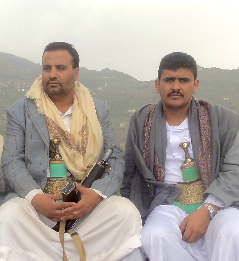 يا (صالحَ الصمّاد) يا من أشرقَ
التاريخُ فيكَ وكان قبلك مُظلِما

يا حاكماً لم يستفِد من حُكمِهِ
شيئاً وللبذلِ المُضاعَفِ قدَّما

في الله شمَّرَ ساعديهِ ففي يدٍ
يبني البلادَ وفي يدٍ يحمي الحِمى

بحياتِهِ ضحَّى ليسلَمَ شعبُهُ
وسواهُ يقتلُ شعبَهُ كي يسلَما

#الشاعر_معاذ_الجنيد