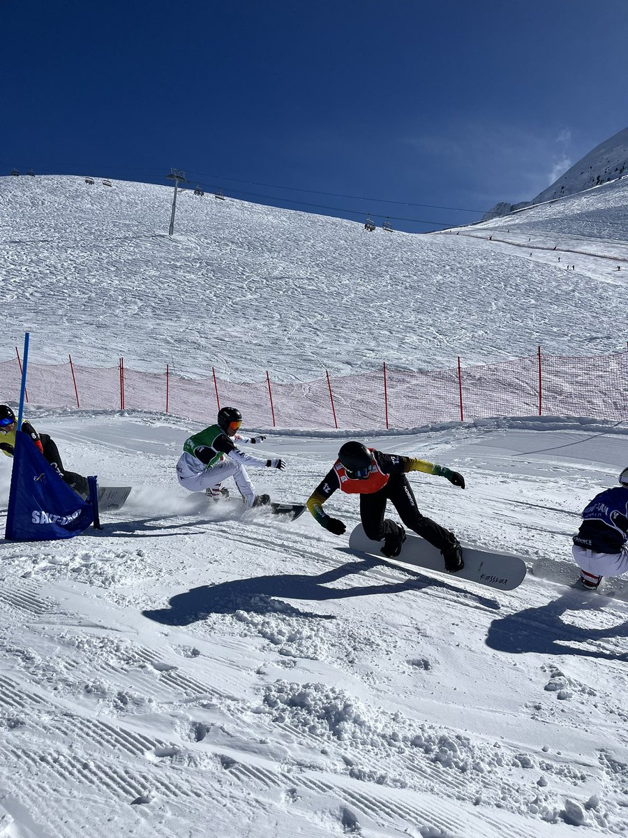 🚩 Week-end de compétition à Saint-Lary !
La station a accueilli la coupe d’Europe FIS et les championnats de France de Snowboard cross. Et le niveau était sacrément haut !!
Une centaine d’athlètes venus de 13 pays, et des quatre coins du monde 🌏