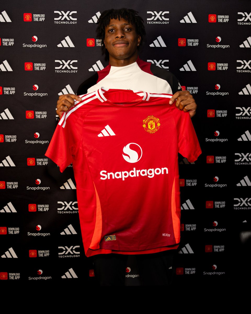 manutdUGA's tweet photo. Welcome Home Patrick #mufcug https://t.co/NXfkzfTMLW