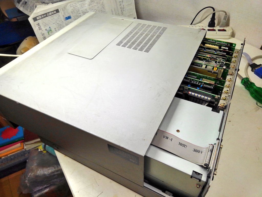 ソニーSMC-3000Gだよ。こりゃまた尖ったのが来たね、もちろん開けます