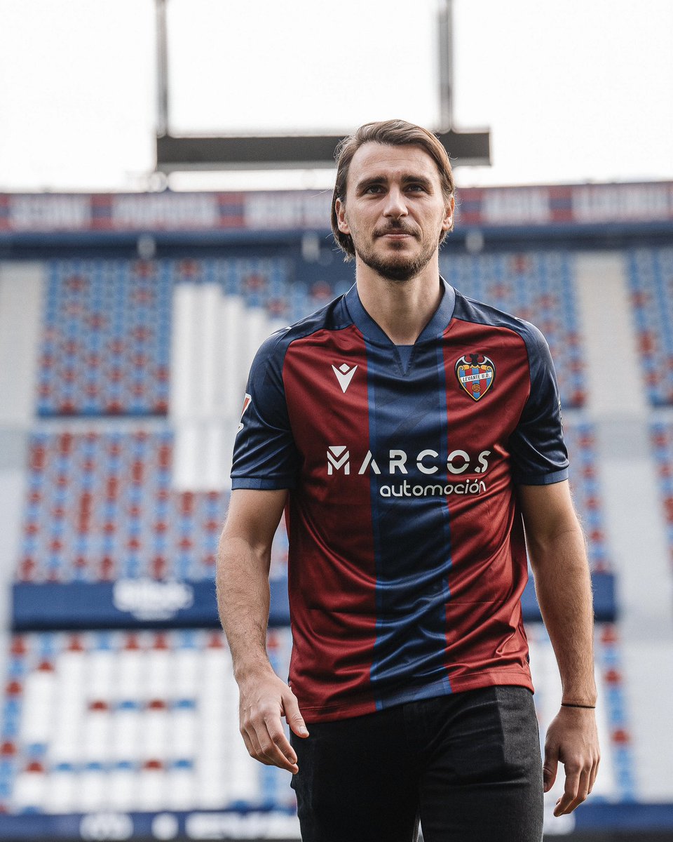 Nouveau gars dans l'équipe 🐸⚔️