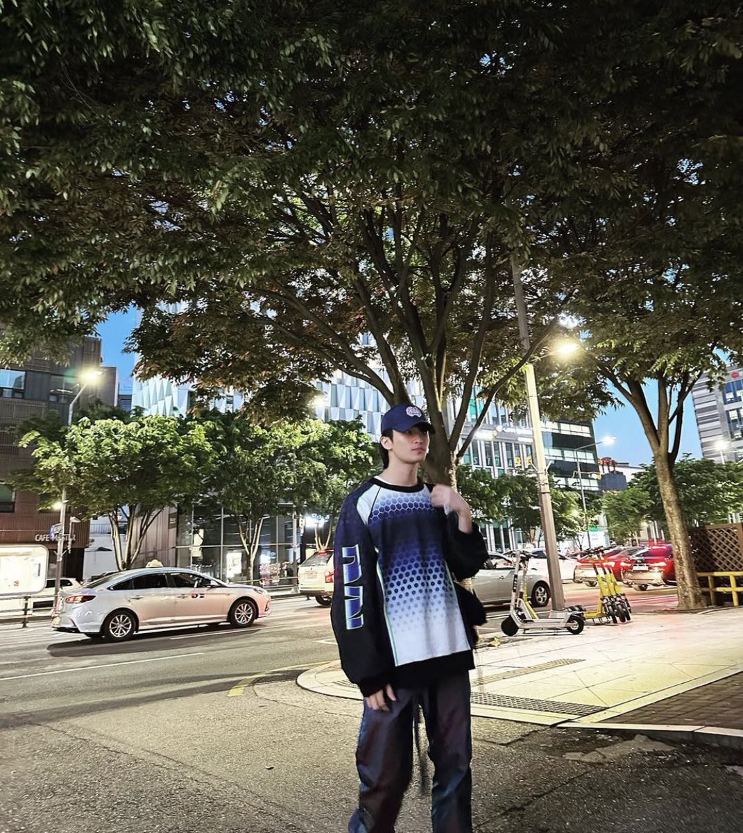 zzzzktls's tweet image. ; Titik Temu
#ArKeni

Mark Lee au
by zzzzktls