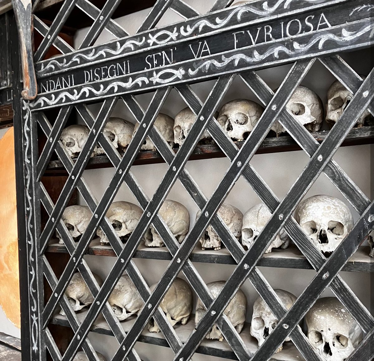 Osario del Oratorio de Santa Ana
Poschiavo, Suiza 

📷 Dominik Ghel y Helen Meaney