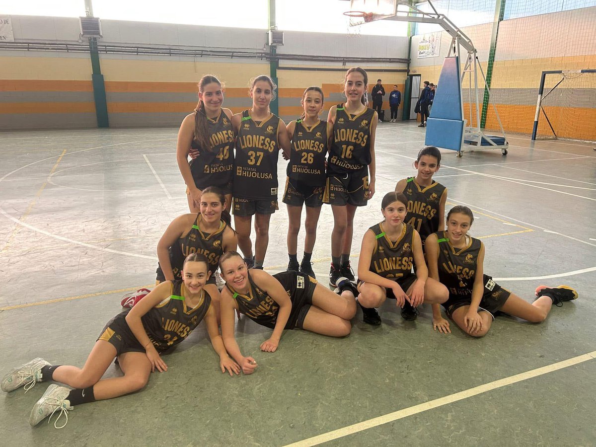 ContraCancerLE's tweet photo. Las chicas del @LionessBball se unen un año más a la iniciativa #BrazaletesDeEsperanza y salen a la cancha con la cinta verde por el Día Mundial Contra el Cáncer  ⛹️‍♀️⛹️‍♀️
#TodosContraelCancer 💚 https://t.co/IedmK7oV27