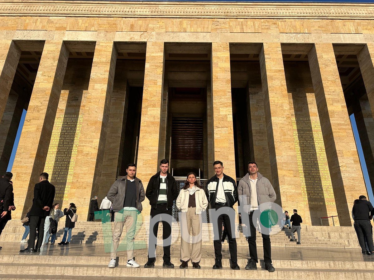 TSK'dan ihraç edilen teğmenler, Anıtkabir'i ziyaret etti. (12punto)