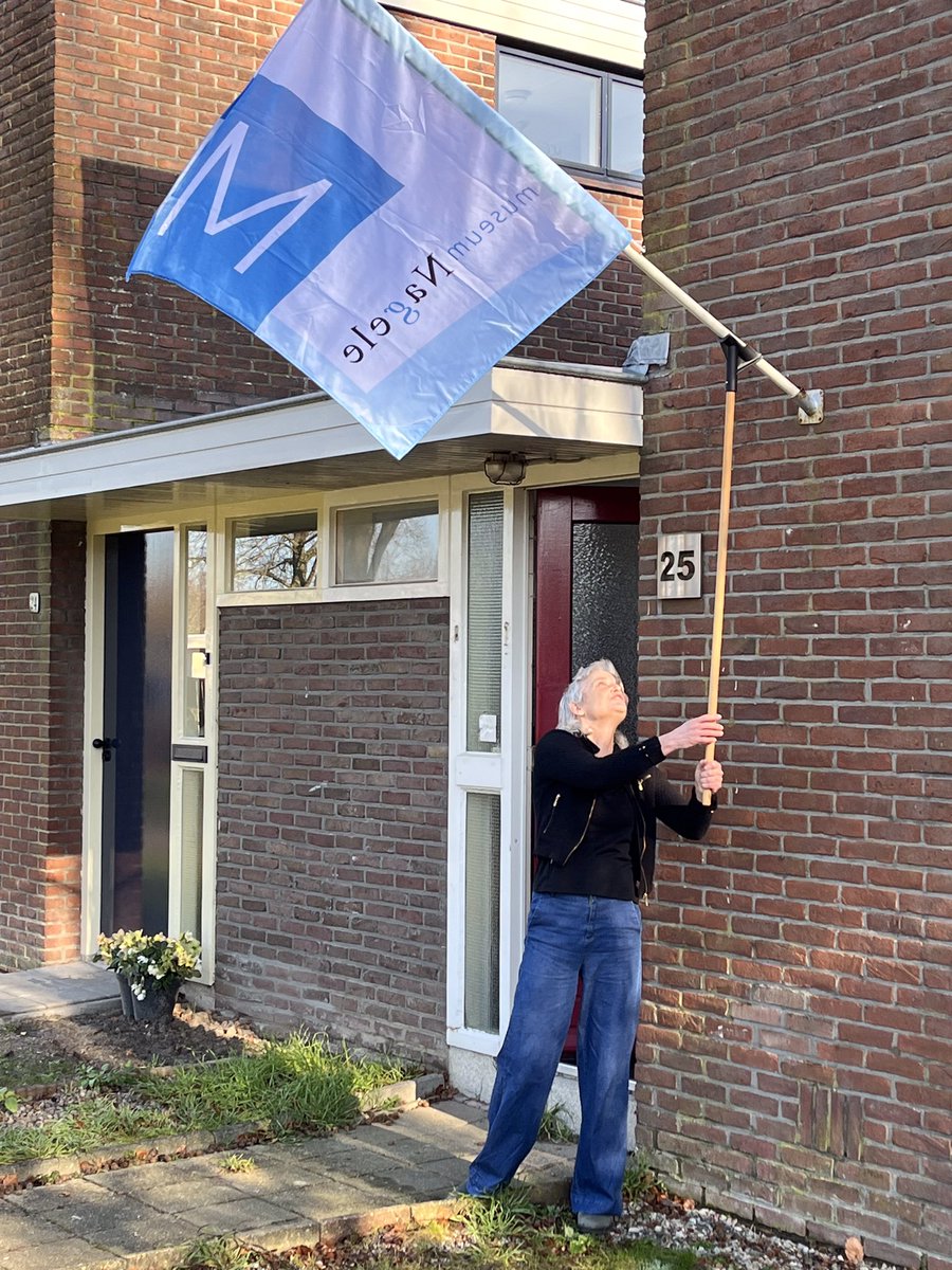 De vlag hangt ! Het Pop-up Museum is geopend. Welkom in de Karwijhof 25 in Nagele. Open donderdag t/m zondag van 13:00 - 17:00 uur.