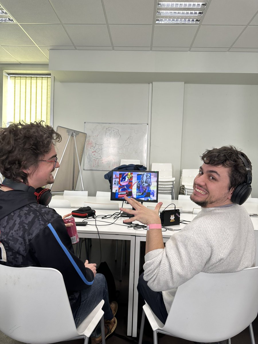 Rare image d’un top en train de free play en tournoi 😲