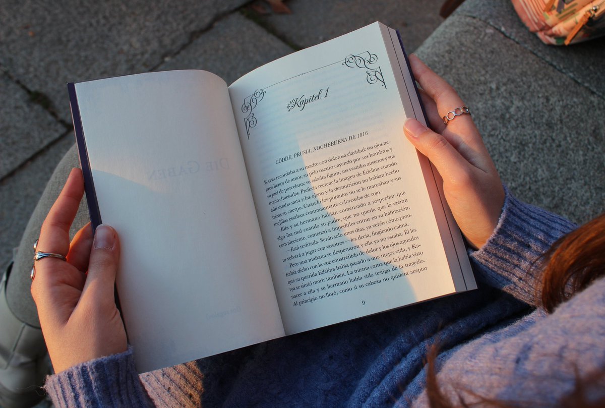 Tan solo una chica con su librito invernal inspirado en El Cascanueces 🤍❄️💜

«Nueces y canela» ya disponible en librerías y en la web de <a href="/PatoEdiciones/">Pato Ediciones</a>