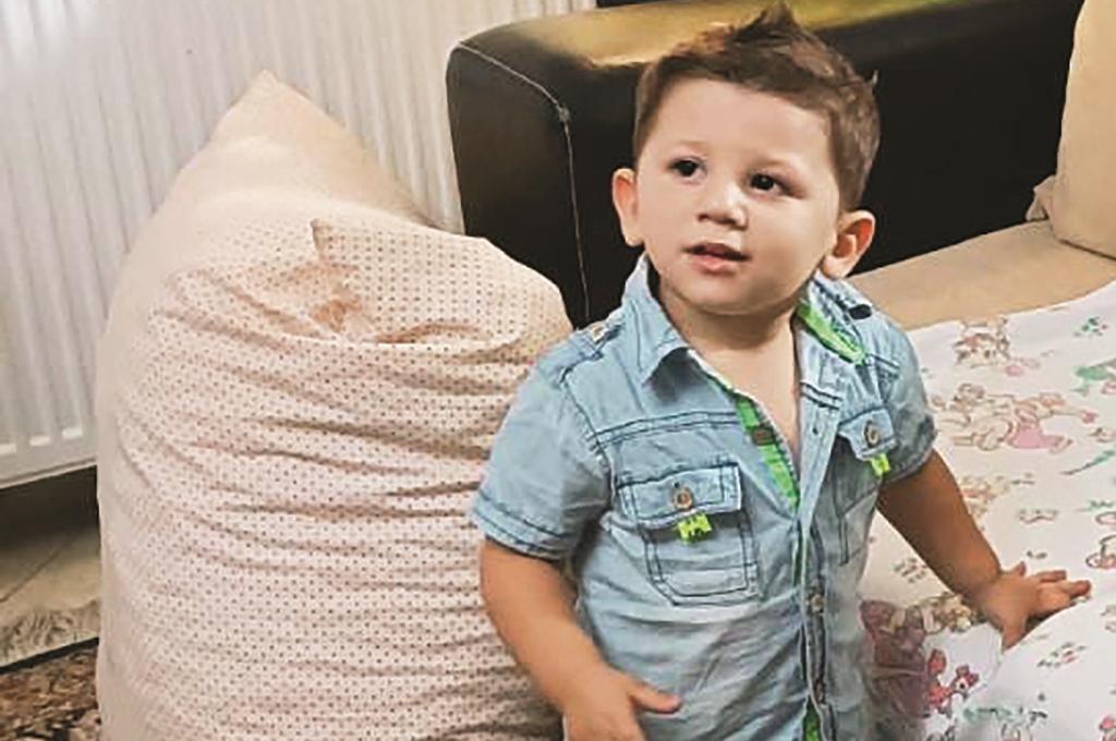 #3χρονος 
Αυτός ο κόσμος είναι φτιαγμένος από τέρατα. Για αυτό οι άγγελοι τον εγκαταλείπουν.

Αντίο μικρέ. 
Ελπίζω να βρήκες τη γαλήνη που σου αξίζει.