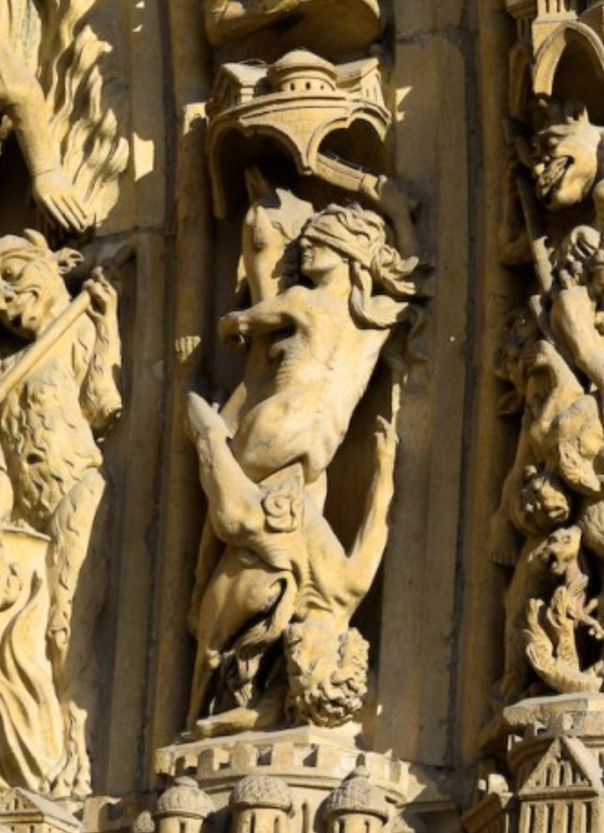 La muerte a caballo lleva a la grupa un cadáver en descomposición 

Pórtico del Juicio Final
Notre Dame, París