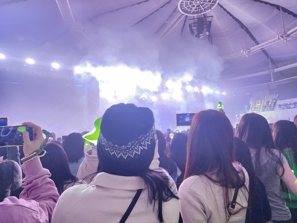 spk4134's tweet photo. #250202
핸드볼경기장
플로어층(1층) f2구역 9열 시야 기록
앉으면 다 보이는데 다 일어나는 순간 모든 무대가 1도 안보이는 곳🤣

잊지않겠다...핸드볼은 2층 가는걸로^-^
그래도 전광판보며 열심히 즐김🤭
#GOT7_NESTFEST_Day3 https://t.co/7pTJ1VS3fJ