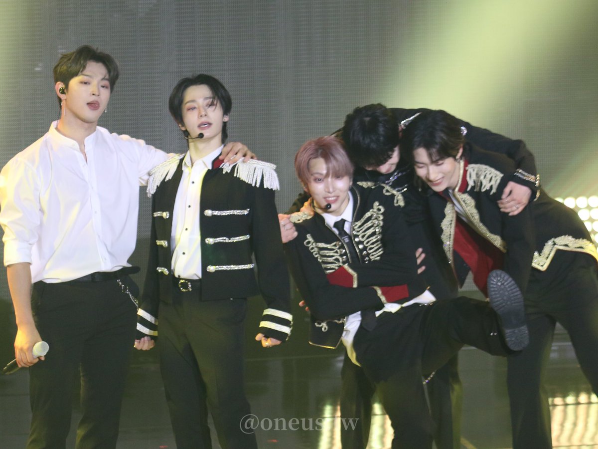 ONEUS_TW's tweet photo. 250202 2ND WORLD TOUR 
#ONEUS #원어스

pre. https://t.co/XbGYPrBOqA