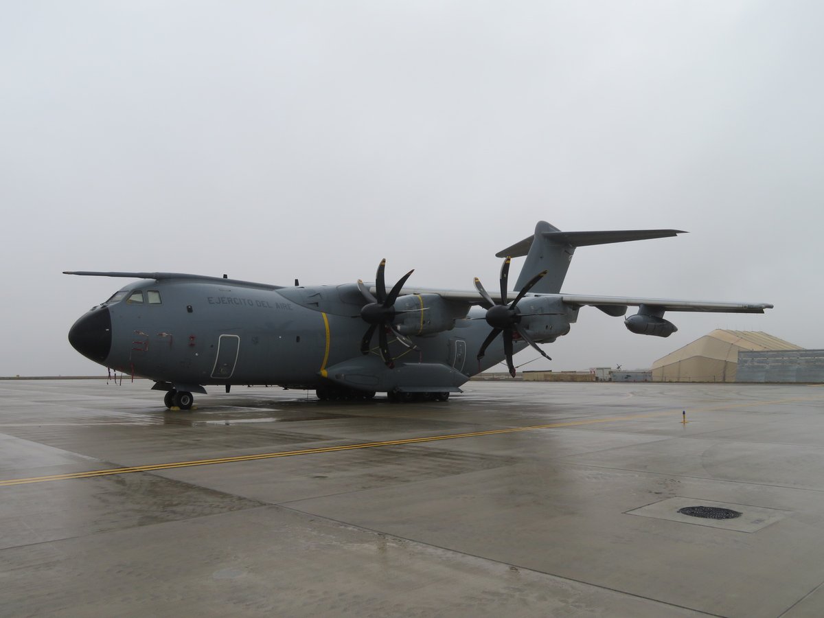 EMADmde's tweet image. Un A400M del Ala 31 se incorpora  al #DatPaznic Proporcionará mayor operatividad, disponibilidad y radio de acción a las aeronaves gracias a su capacidad de reabastecimiento en vuelo. Incrementamos la vigilancia del el espacio aereo de la Alianza.#MOPS @NATO @EjercitoAire