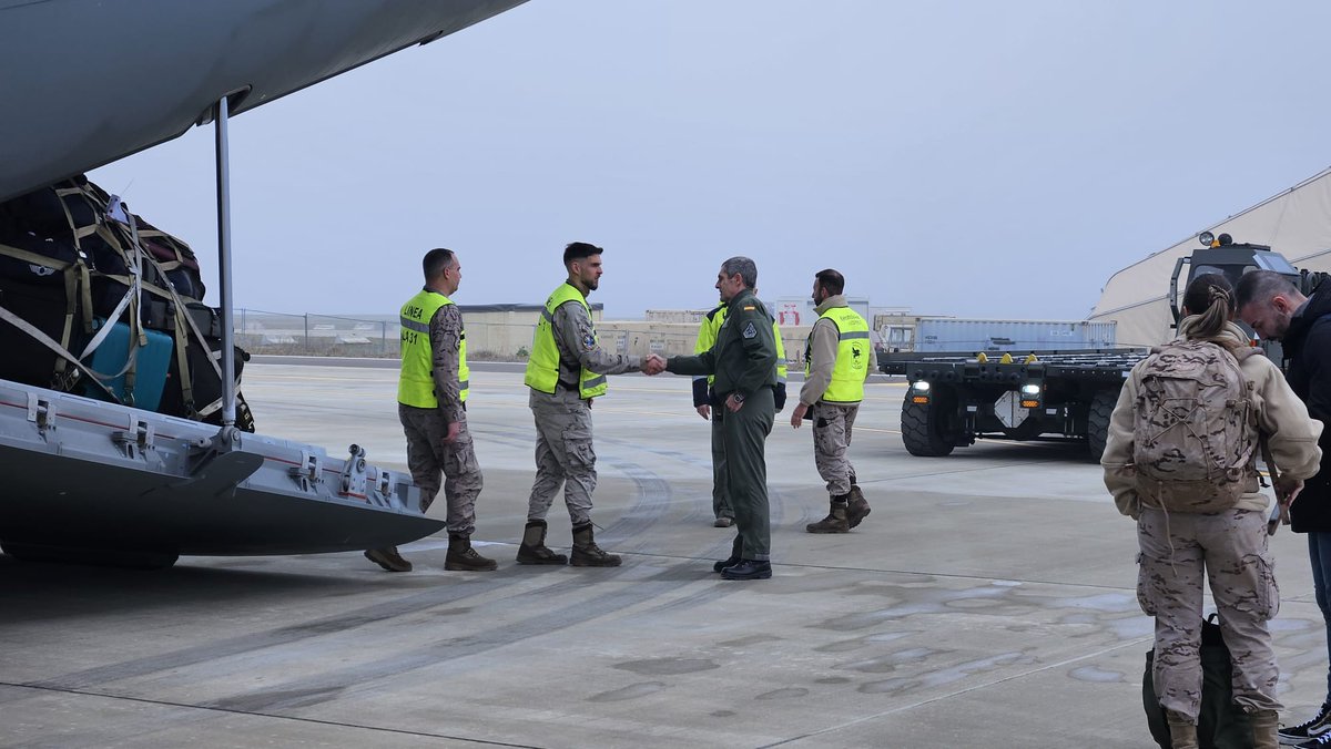 EMADmde's tweet image. Un A400M del Ala 31 se incorpora  al #DatPaznic Proporcionará mayor operatividad, disponibilidad y radio de acción a las aeronaves gracias a su capacidad de reabastecimiento en vuelo. Incrementamos la vigilancia del el espacio aereo de la Alianza.#MOPS @NATO @EjercitoAire