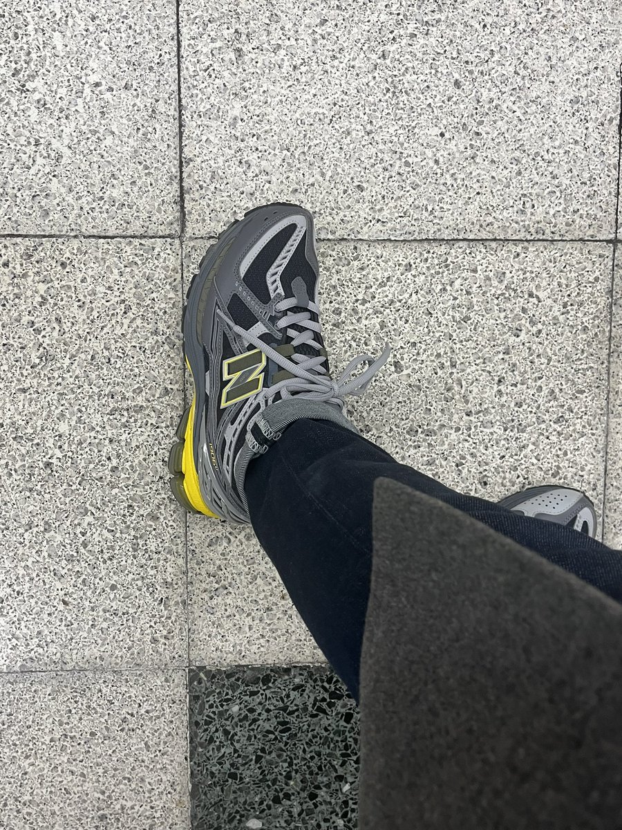 こういうスニーカーを買うと「時代がダンロップに追いついたのかな？そして私もおじさんになったな」みたいな気持ちになる