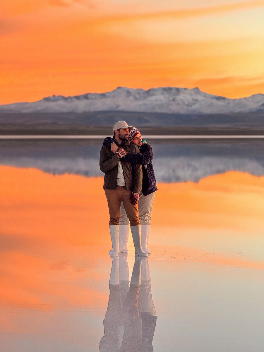 saborenlamesa's tweet photo. Así es el amanecer en el Salar de Uyuni en Bolivia https://t.co/e64lrFQArJ
