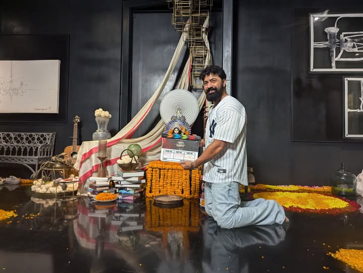 das_samridhya's tweet image. #RaghuDakat এর শুভ মহরত হল আজ। দেখা হচ্ছে এই পুজোয় 2025 বছরের সবথেকে বড় ছবি নিয়ে।
@idevadhikari #dev47 @SVFsocial @devpl_official