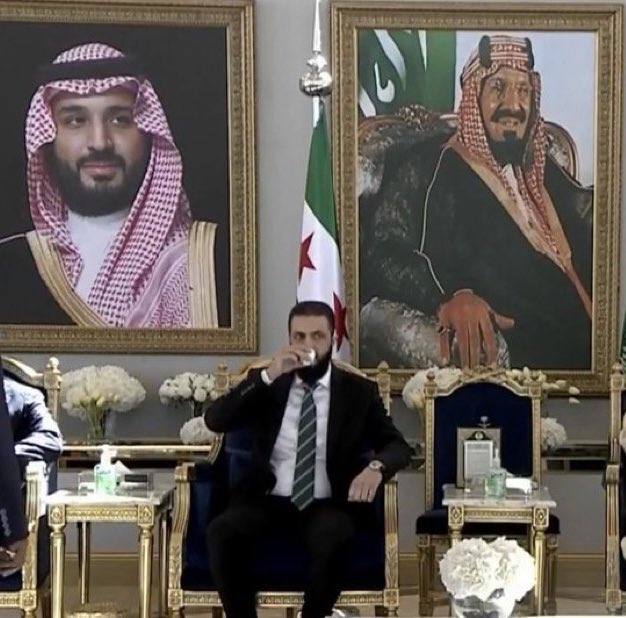 #احمد_الشرع

اهلاً و سهلاً بضيف مولاي #خادم_الحرمين_الشريفين #الملك_سلمان_بن_عبدالعزيز  حفظه الله ورعاه. و ضيف سمو سيدي ولي العهد الامير #محمد_بن_سلمان حفظه ورعاه 
#أحمد_الشرع اهلاً بك في بلدك الثاني #المملكة_العربية_السعودية